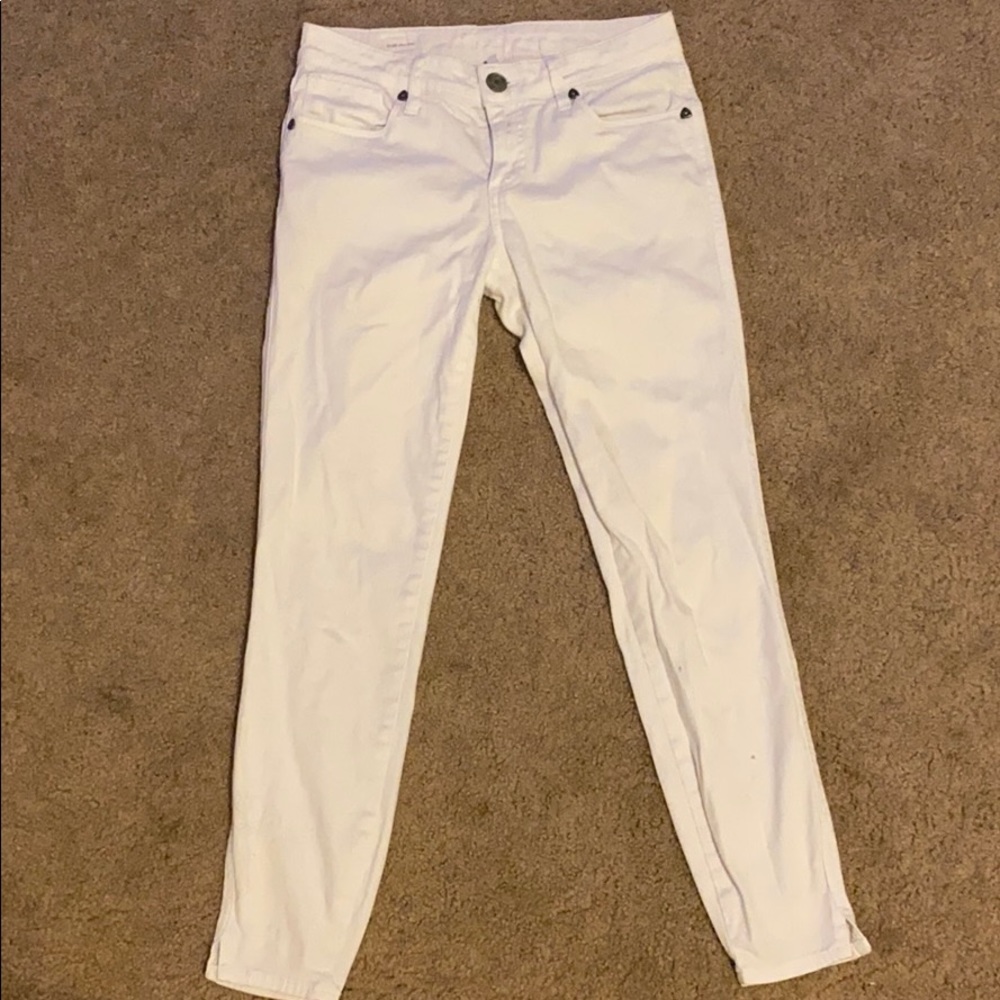 White ankle skinny jeans